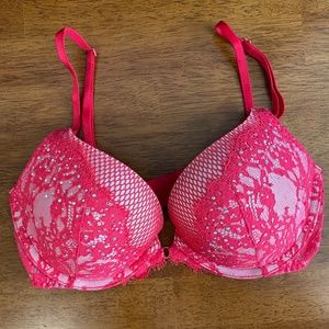 Red Victoria's Secret 'Very Sexy Push-Up' Bra Size 32C